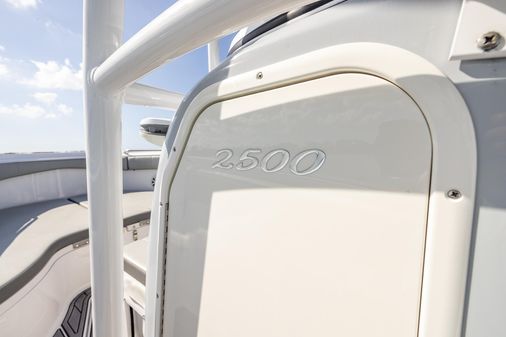 Aquasport 2500 Center Console image