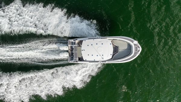 Aquasport 2500 Center Console image