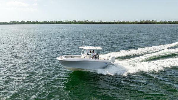 Aquasport 2500 Center Console image