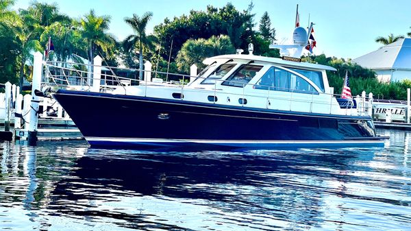 Hunt Yachts 52