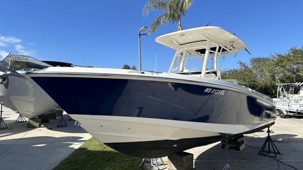 Boston Whaler 230 Outrage 