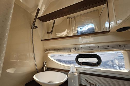 Sea Ray 350 Sundancer image