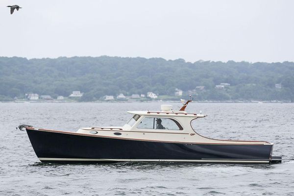 Hinckley Picnic Boat EP - main image