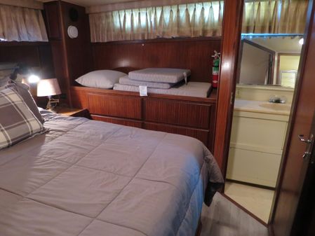 Hatteras 40-DOUBLE-CABIN image