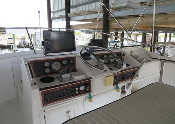 Hatteras 40-DOUBLE-CABIN image