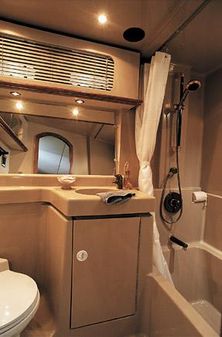 Cruisers Yachts 375 Motoryacht image