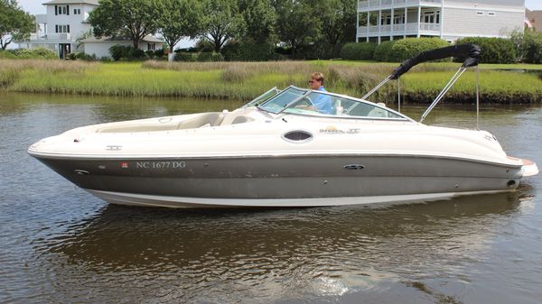 Sea Ray 240 Sundeck 