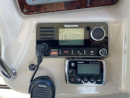 Sea Ray 320 Sundancer image