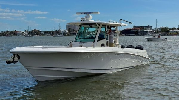 Boston Whaler 350 Outrage 