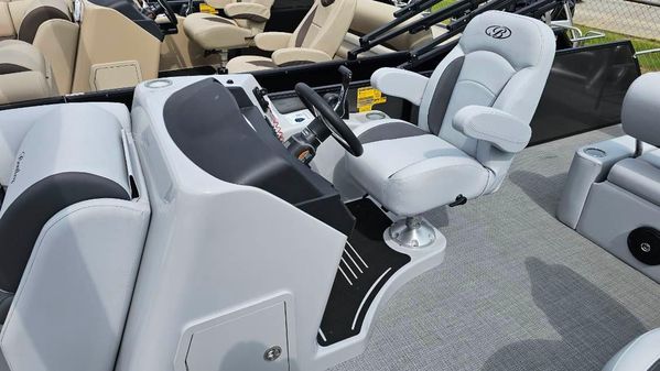 Bentley-pontoons LEGACY-243-SWINGBACK image