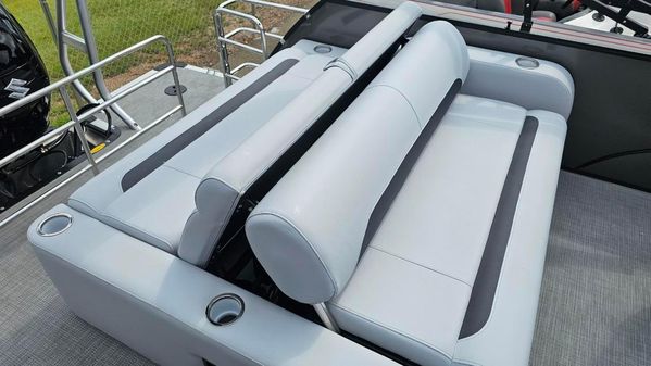 Bentley-pontoons LEGACY-243-SWINGBACK image