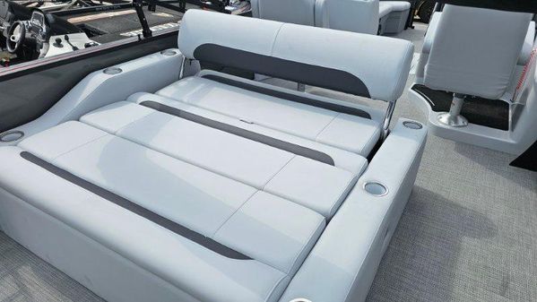 Bentley-pontoons LEGACY-243-SWINGBACK image