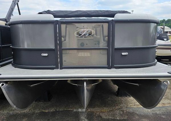 Bentley-pontoons LEGACY-243-SWINGBACK image