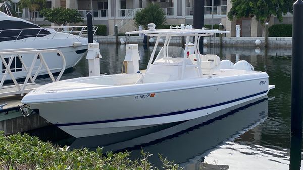 Intrepid 327 Center Console