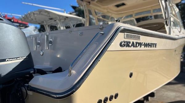 Grady-White Freedom 335 