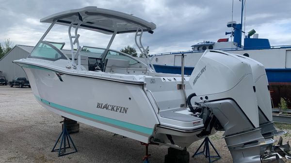 Blackfin 272DC