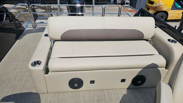 Bentley-pontoons LEGACY-243-SWINGBACK image