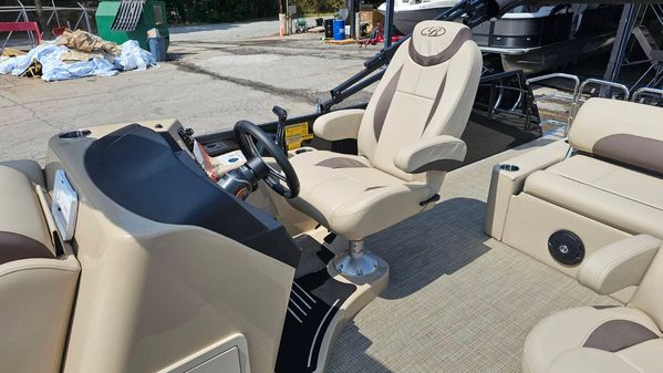 Bentley-pontoons LEGACY-243-SWINGBACK image