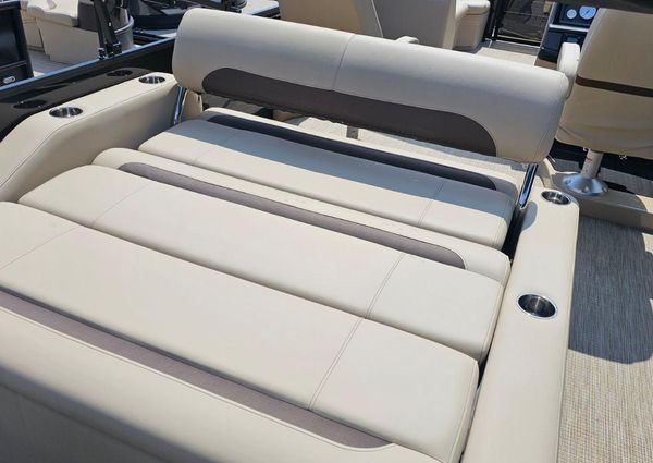 Bentley-pontoons LEGACY-243-SWINGBACK image