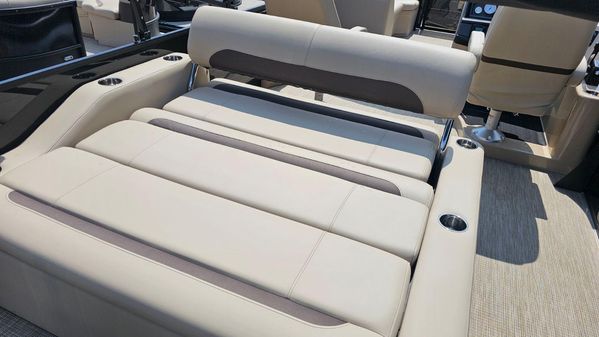 Bentley-pontoons LEGACY-243-SWINGBACK image