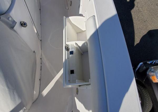 Everglades 255-CENTER-CONSOLE image