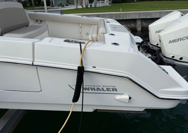 Boston Whaler 330 Outrage image