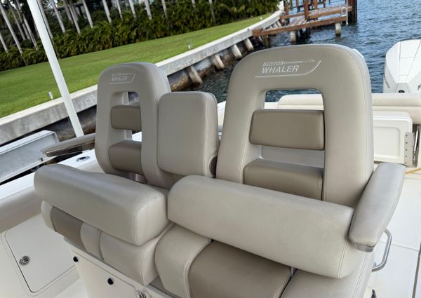 Boston Whaler 330 Outrage image