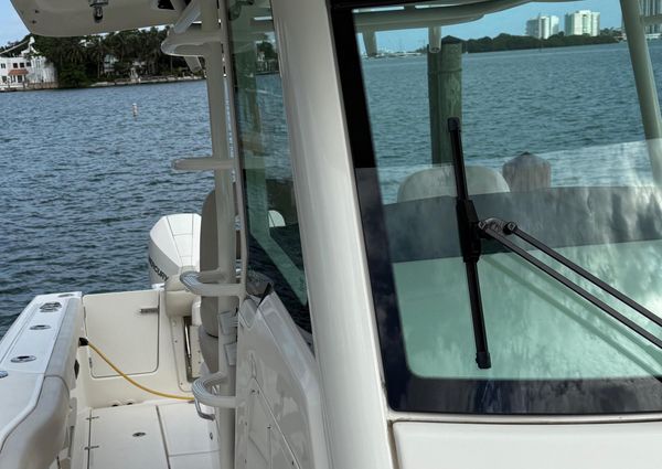 Boston Whaler 330 Outrage image