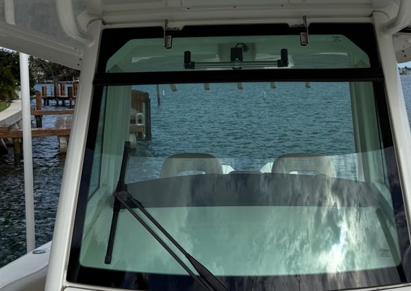 Boston Whaler 330 Outrage image