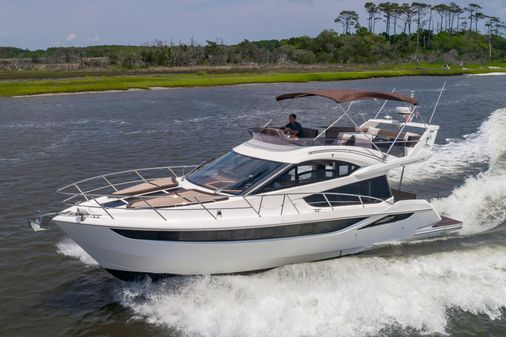 Galeon 420 Fly image