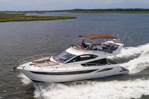 Galeon 420 Fly image