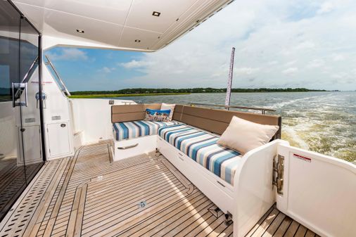 Galeon 420 Fly image