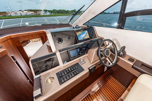 Galeon 420 Fly image