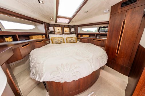 Galeon 420 Fly image