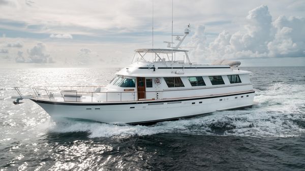 Hatteras 72 