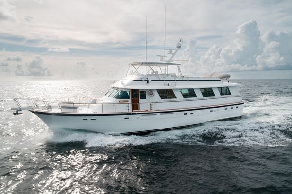 Hatteras 72 - main image