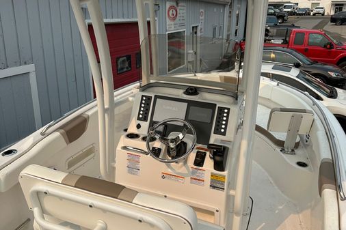 Robalo R222 Center Console image