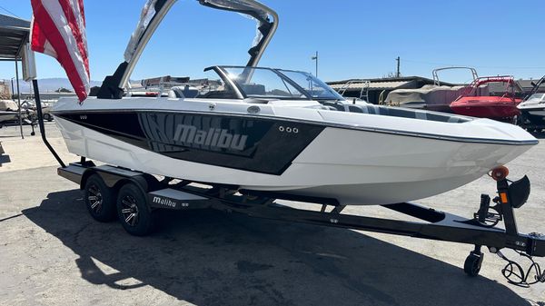 Malibu Wakesetter 21LX-r 