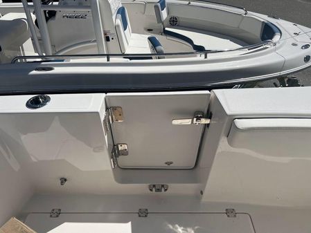 Robalo R302 image