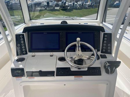 Robalo R302 image