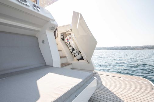 Ferretti Yachts 780 image