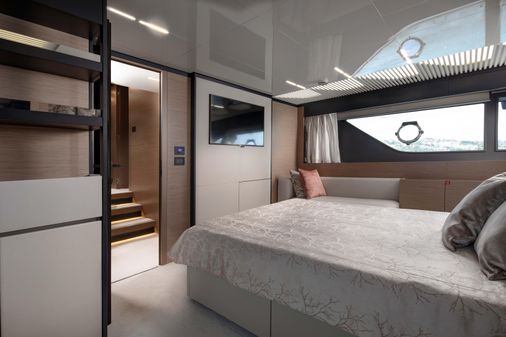 Ferretti Yachts 780 image