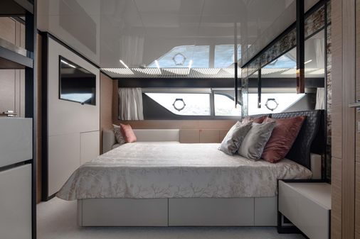 Ferretti Yachts 780 image