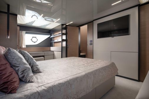 Ferretti Yachts 780 image