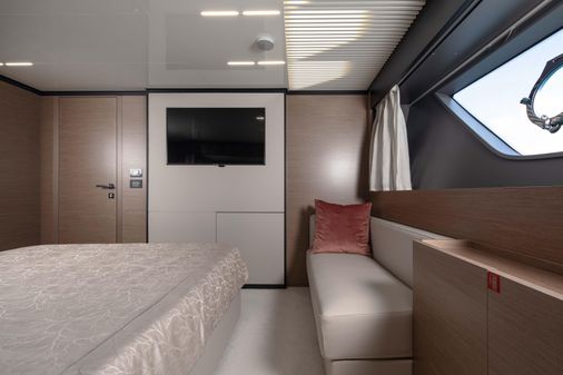 Ferretti Yachts 780 image