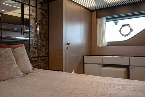 Ferretti Yachts 780 image