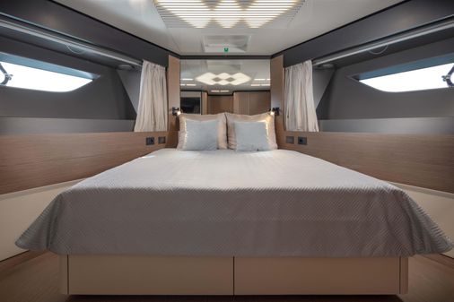 Ferretti Yachts 780 image