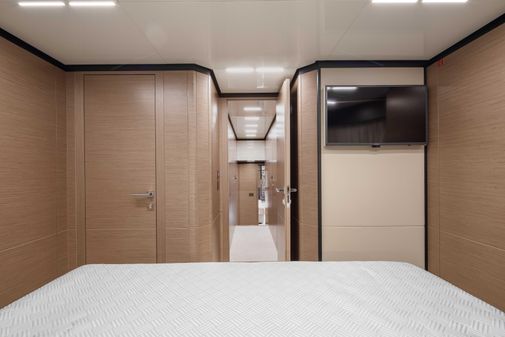 Ferretti Yachts 780 image