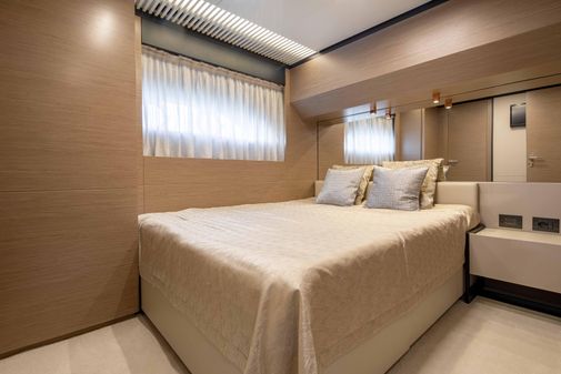 Ferretti Yachts 780 image