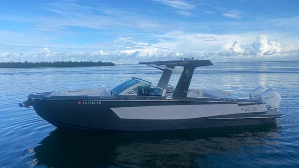 Aviara AV32 Outboard